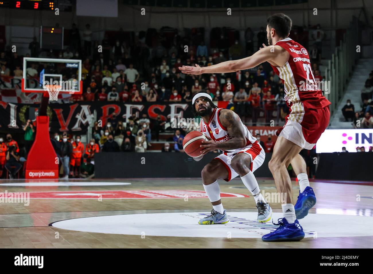 Marcus Keene #45 de Pallacanestro Varese OpenJobMetis en action pendant le basket italien LBA Lega basket Un match de saison régulière 2021/22 entre OpenJobMetis Varese et Allianz Pallacanestro Trieste à Enerxenia Arena, Varèse. Score final | Varèse 76 - 92 Trieste (photo de Fabrizio Carabelli / SOPA Images/Sipa USA) Banque D'Images