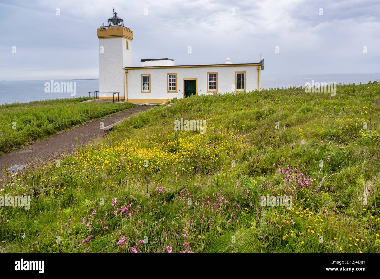 Duncansby Head Lighthouse, le point le plus au nord du continent britannique, à Caithness, sur la côte nord de l'Écosse, au Royaume-Uni Banque D'Images
