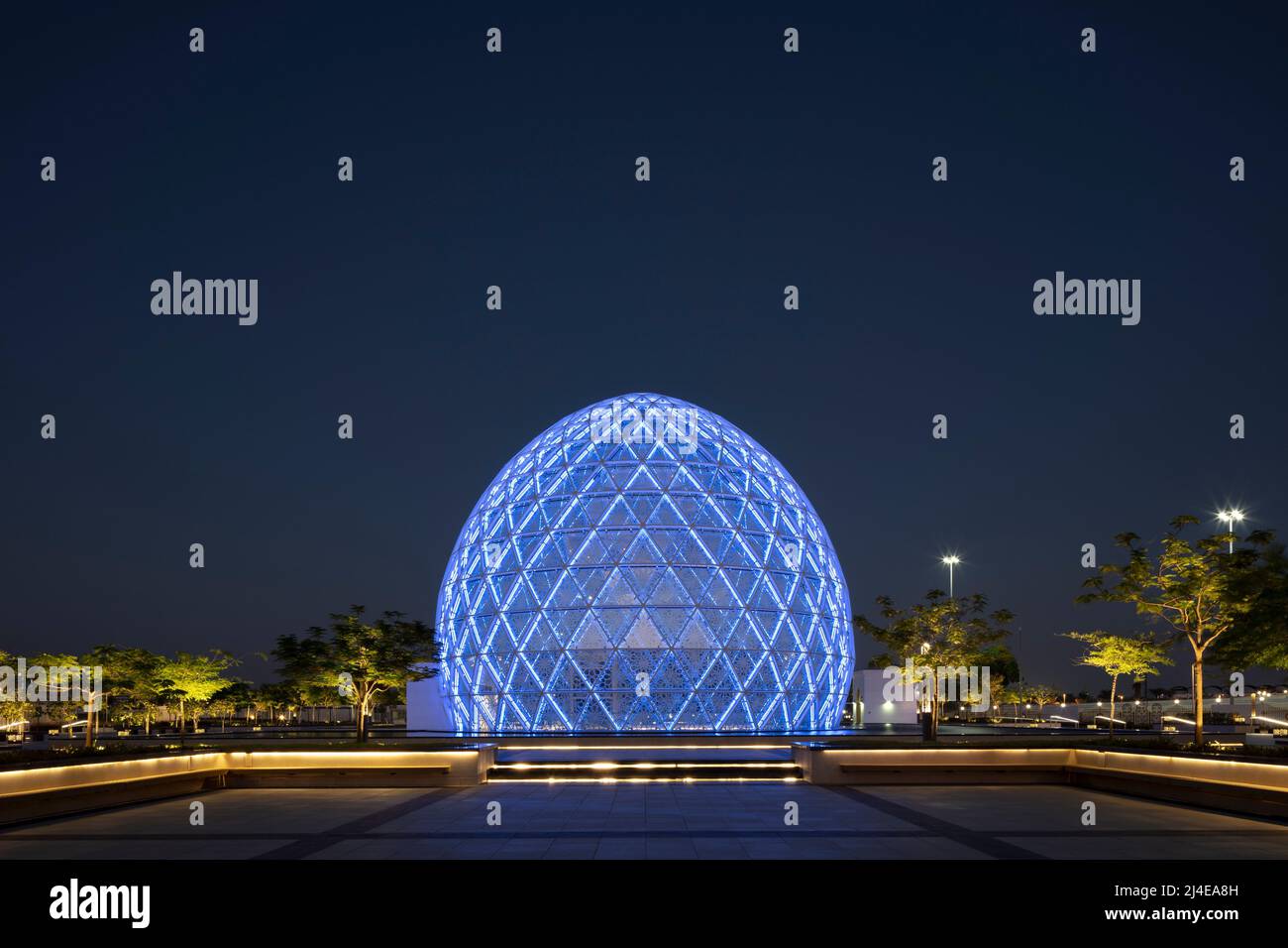 ABU DHABI, ÉMIRATS ARABES UNIS - 22 octobre 2021 : entrée des visiteurs à la Grande Mosquée Sheikh Zayed (SZGM) à Abu Dhabi. Banque D'Images