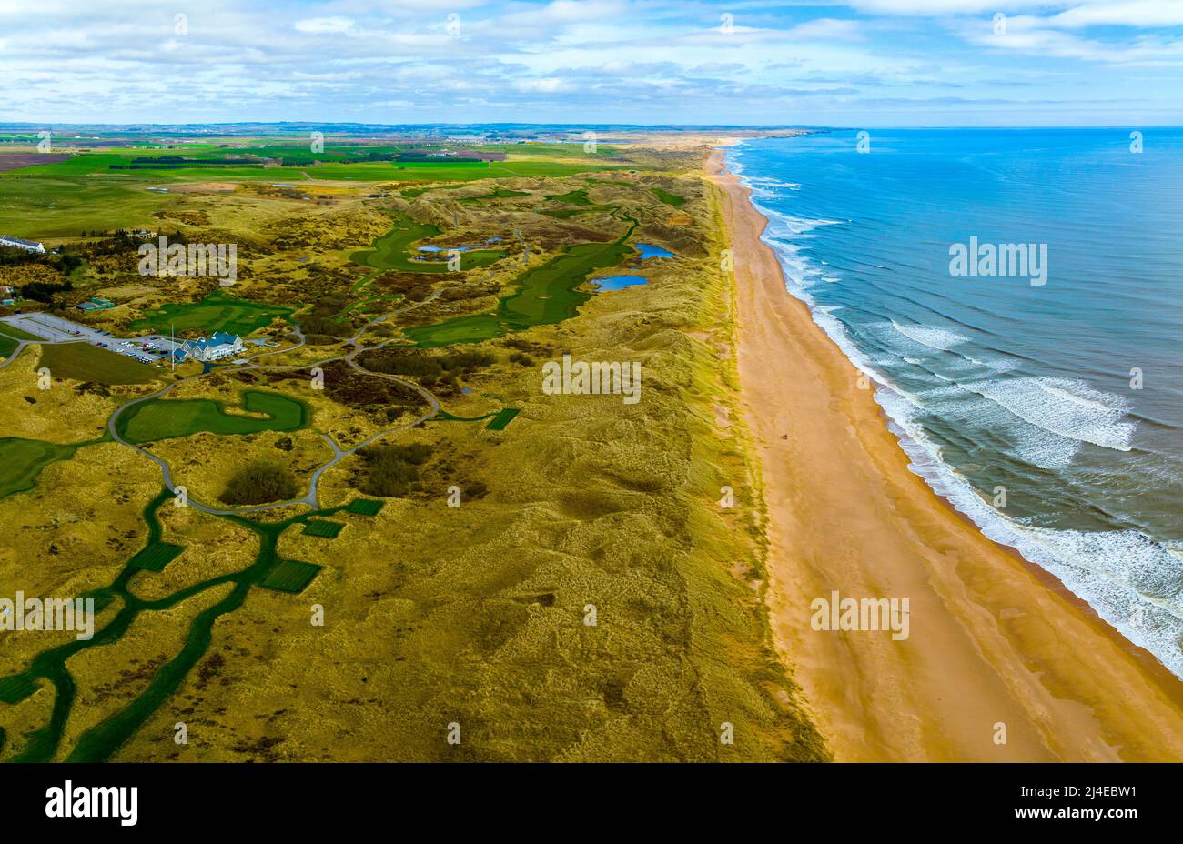 Vue aérienne de drone of Trump International Golf Links, parcours de golf à Balmete, Aberdeenshire, Écosse, Royaume-Uni Banque D'Images