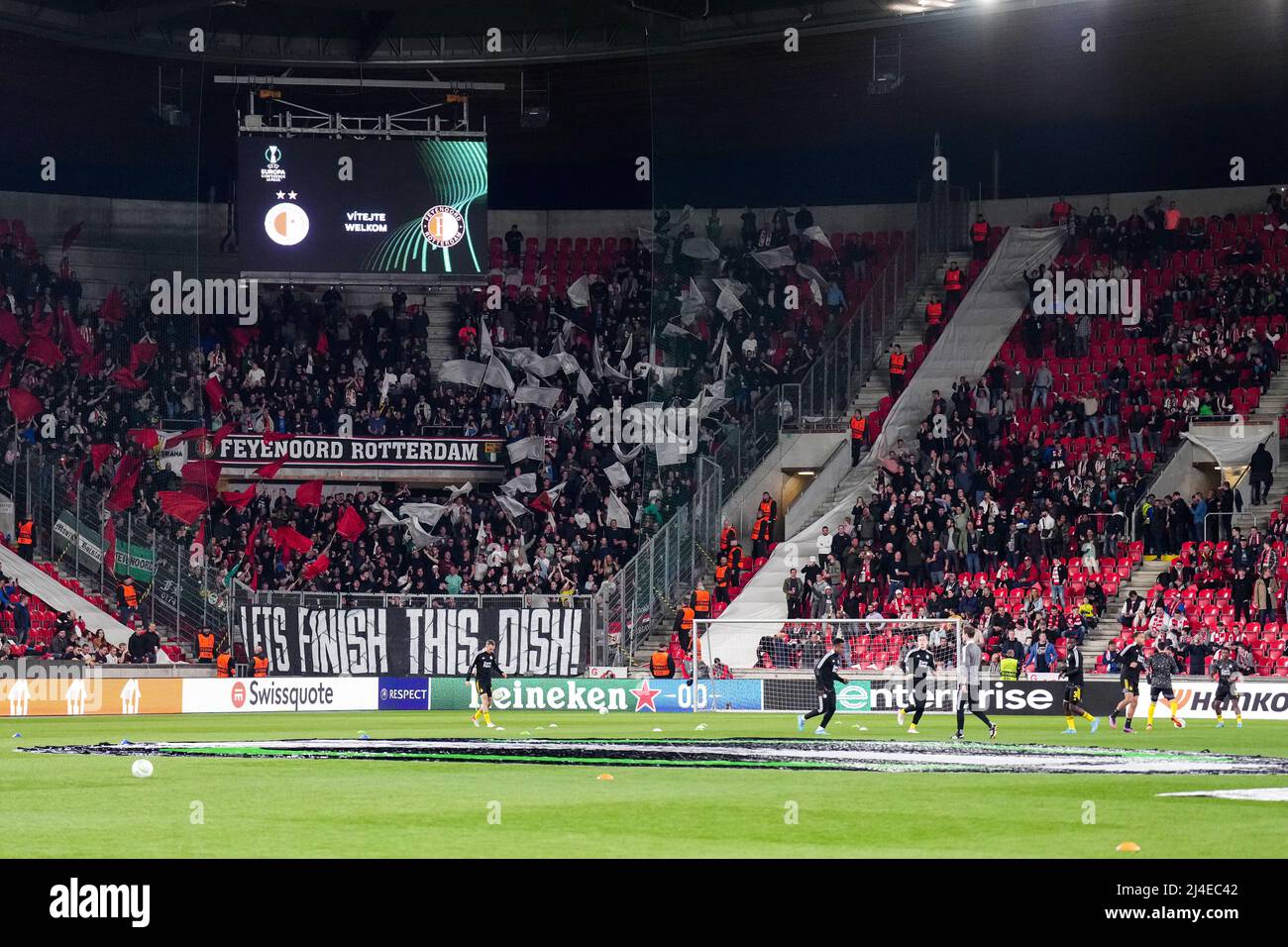 Prague - fans de Feyenoord lors du match entre SK Slavia Prague et Feyenoord à l'Eden Arena du 14 avril 2022 à Prague, République Tchèque. (Box to Box Pictures/Yannick Verhoeven) Banque D'Images