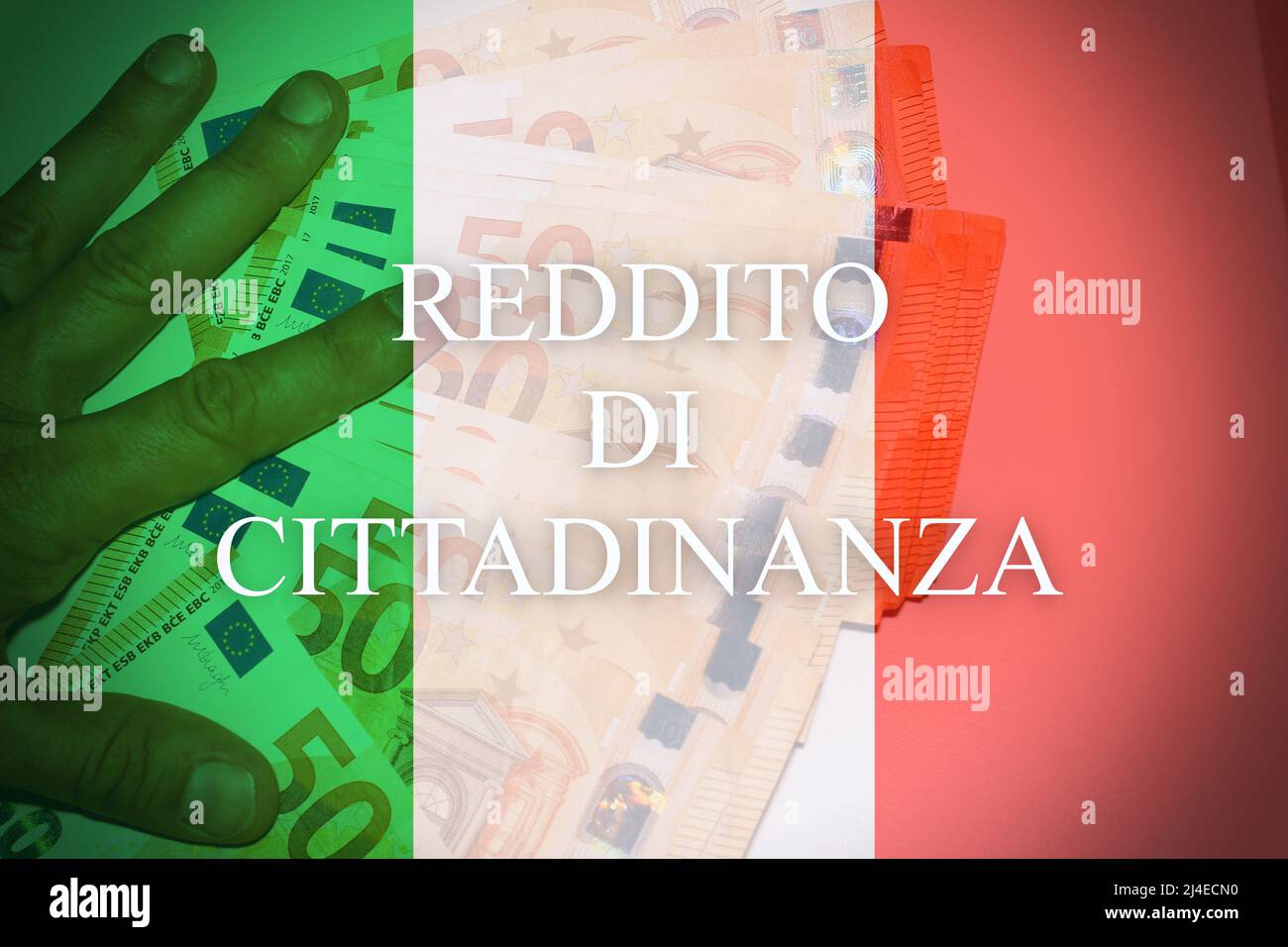 Drapeau italien avec billets européens avec le texte « Reddito di cittadinanza » Banque D'Images