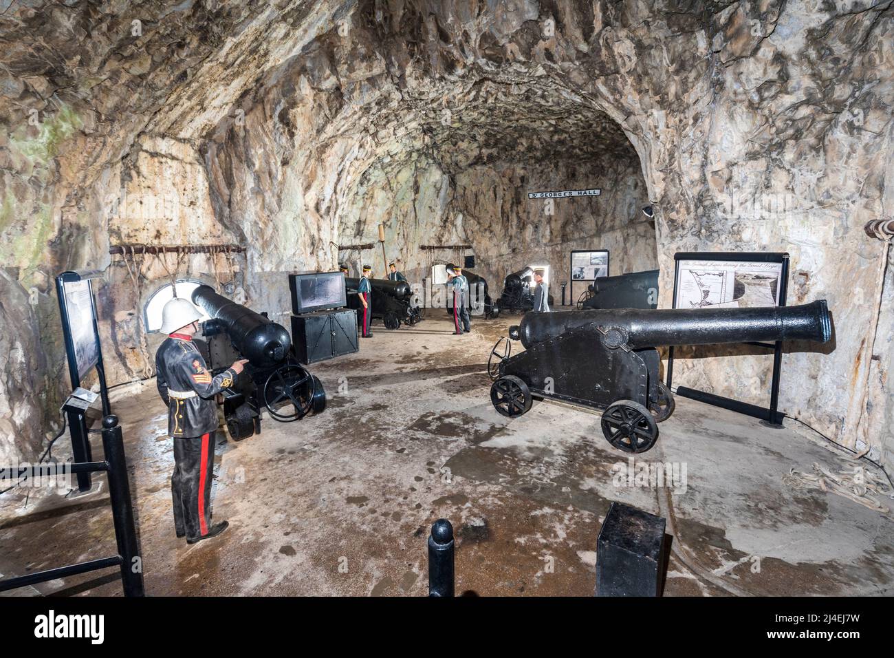 Cannon dans la salle St George, tunnels de grand siège, rocher de Gibraltar Banque D'Images