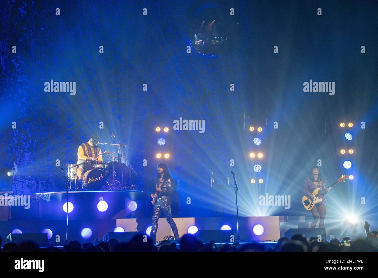 Londres, Royaume-Uni. 14th avril 2022. Khruangbin se présente sur scène au Alexandra Palace de Londres. Photo: Richard Gray/Alay Banque D'Images