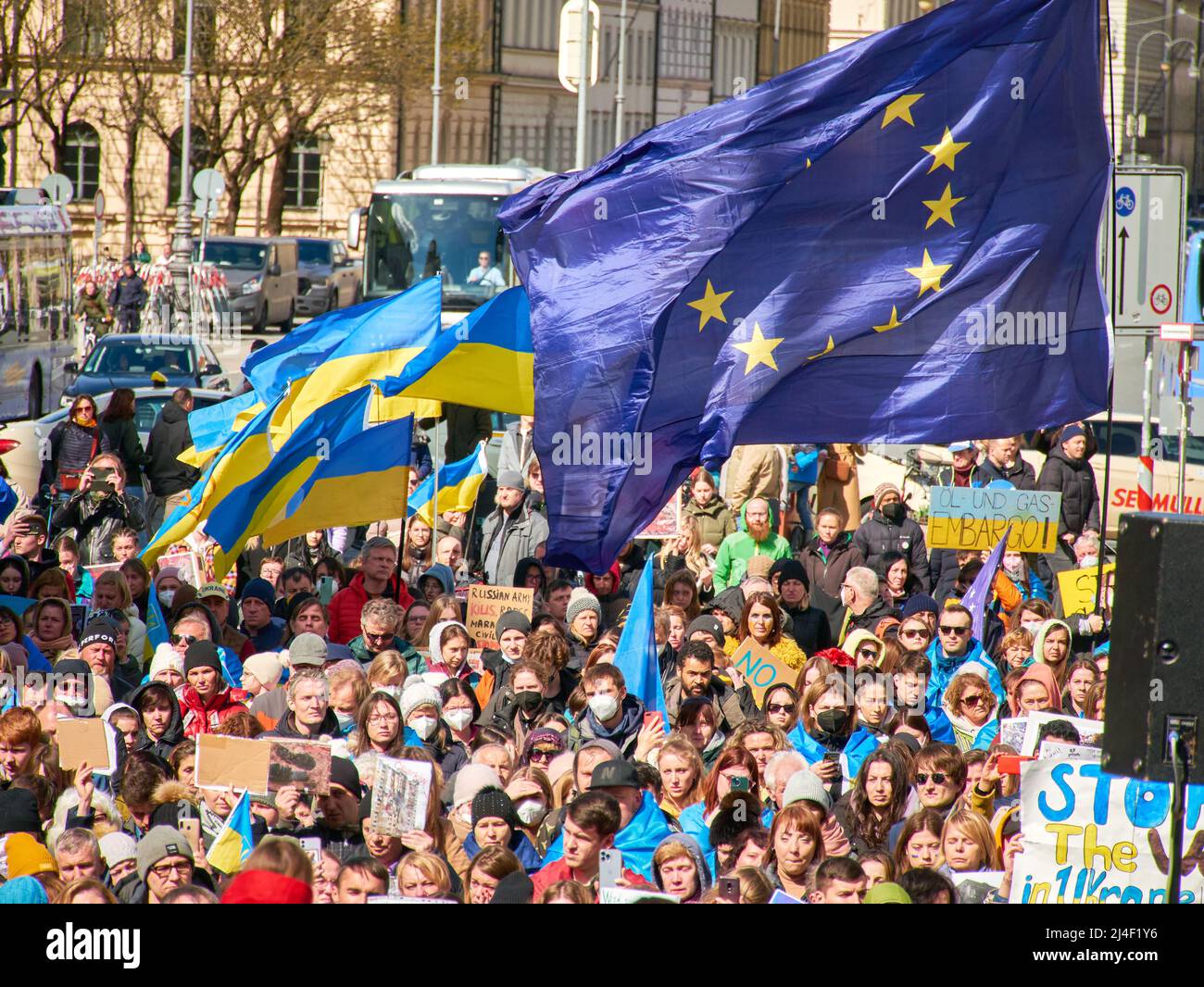 Manifestation contre la guerre et l'agitation russe, pour mettre fin à la violence à Bucha, Marioupol en Ukraine. Munich - avril 2022 Banque D'Images