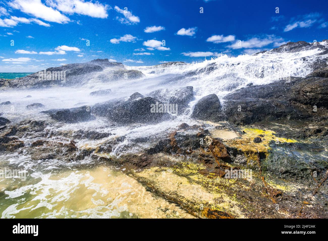 Cascades sur les rochers et les célèbres bassins de champagne de Fraser Island. Queensland, Australie Banque D'Images