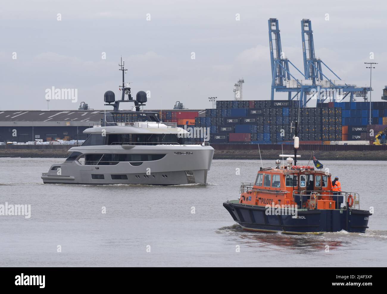 13/04/2022 Gravesend UK Super Yacht Phoenix est un tout nouveau 41m super yacht et est censé être la propriété de M. Nick Leslau propriété de sa Banque D'Images