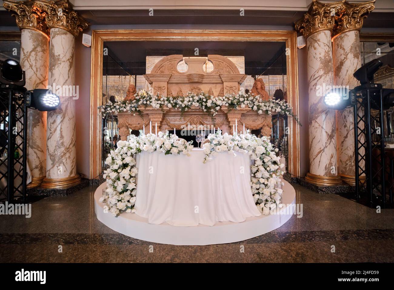 Décoration florale des tables de mariage. Table de banquet et décoration. Banque D'Images