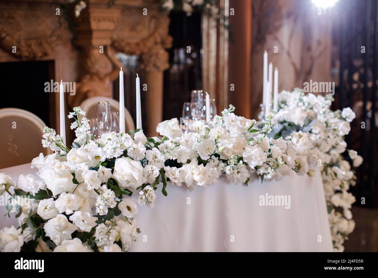 Décoration florale des tables de mariage. Table de banquet et décoration. Banque D'Images