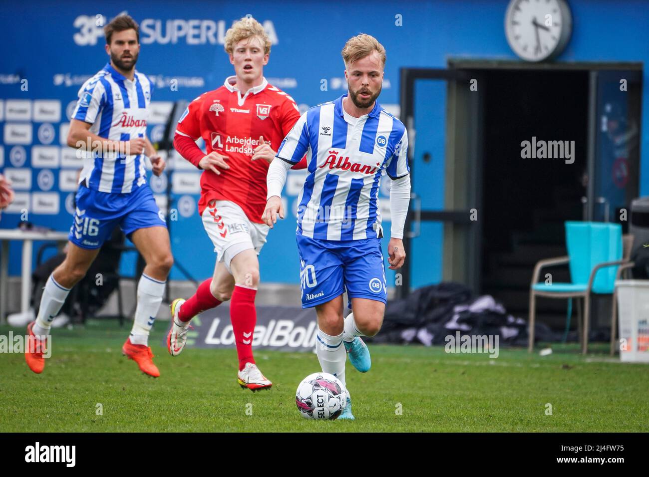 Odense, Danemark. 14th avril 2022. Sander Svendsen (10) d'OB vu pendant le match Superliga de 3F entre Odense Boldklub et Vejle Boldklub au Parc d'énergie de la nature à Odense. (Crédit photo : Gonzales photo/Alamy Live News Banque D'Images