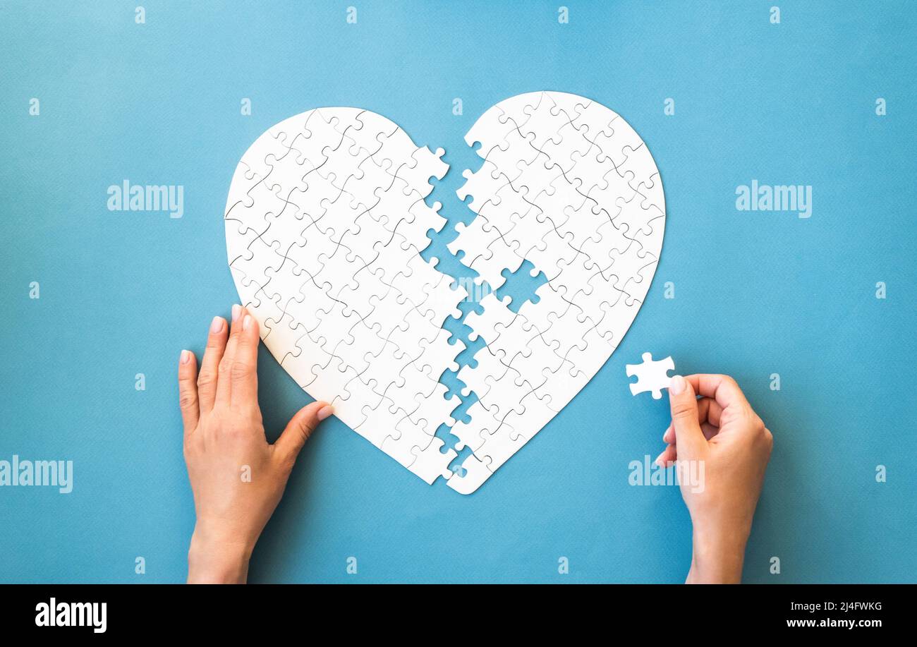 Puzzle blanc en forme de coeur Banque D'Images