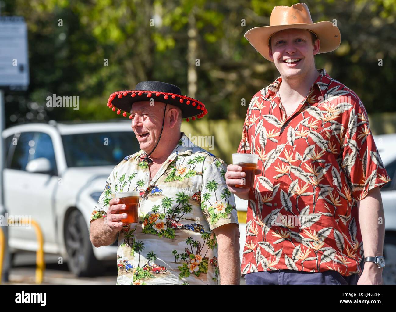 Chapeaux excentriques Banque de photographies et d'images à haute  résolution - Alamy