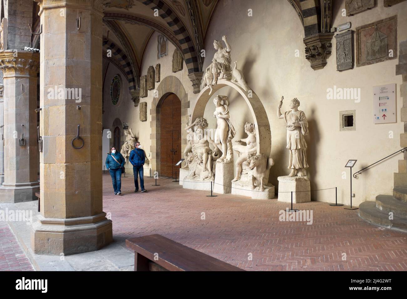 Fontaine pour la SALA Grande Sculpture dans la cour au Musée Bargello Florence Italie Banque D'Images