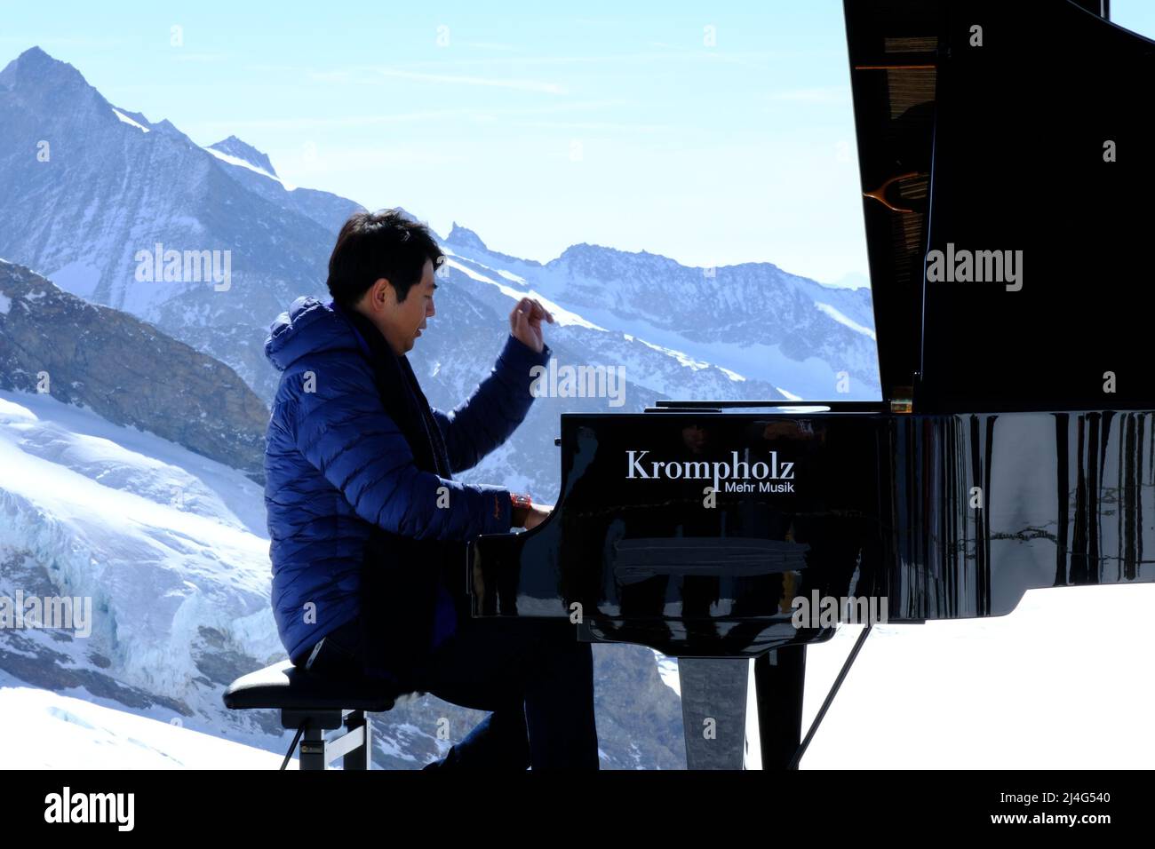 Interlaken, Suisse. 14th avril 2022. Le pianiste chinois Lang Lang donne un  concert de piano solo à Jungfraujoch, la plus haute gare d'Europe, à  Interlaken, en Suisse, le 14 avril 2022. Site