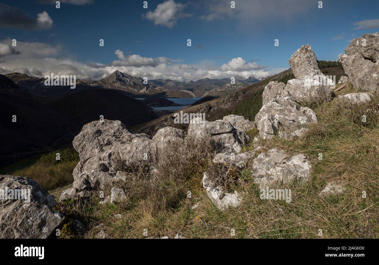 Embalse del porma y Susaron desde pico sestil valdecastillo leon Banque D'Images