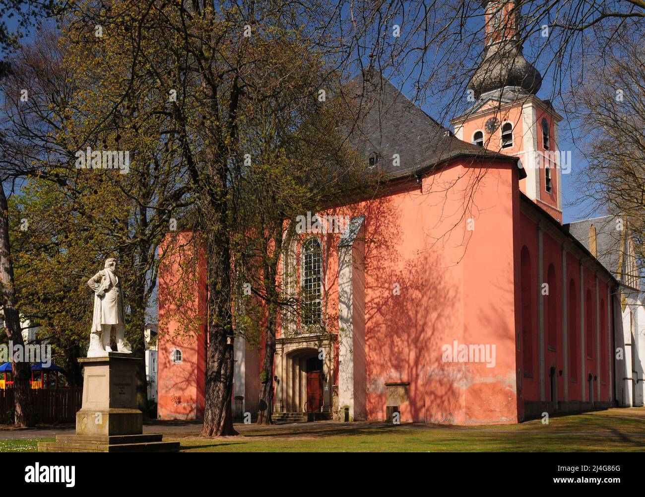 Église gothique Pauluskirche à Bad Kreuznach Rhénanie-Palatin Allemagne lors D'Un beau jour de printemps avec Un ciel bleu clair Banque D'Images