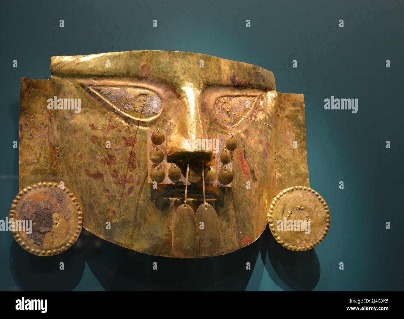 Masque d'or SICAN, Tombeau I Huaca Loro, Batan Grande Peru, Musée des Beaux-Arts de Houston Banque D'Images