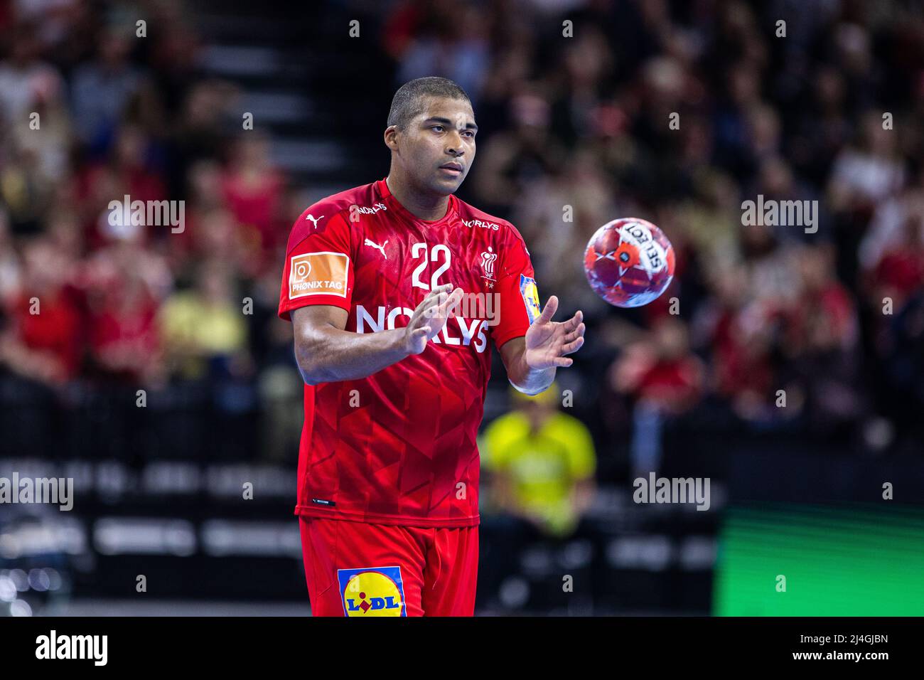 Copenhague, Danemark. 14th avril 2022. Mads Mensah (22) du Danemark vu lors du match de handball entre le Danemark et la Pologne à la Royal Arena de Copenhague. (Crédit photo : Gonzales photo/Alamy Live News Banque D'Images