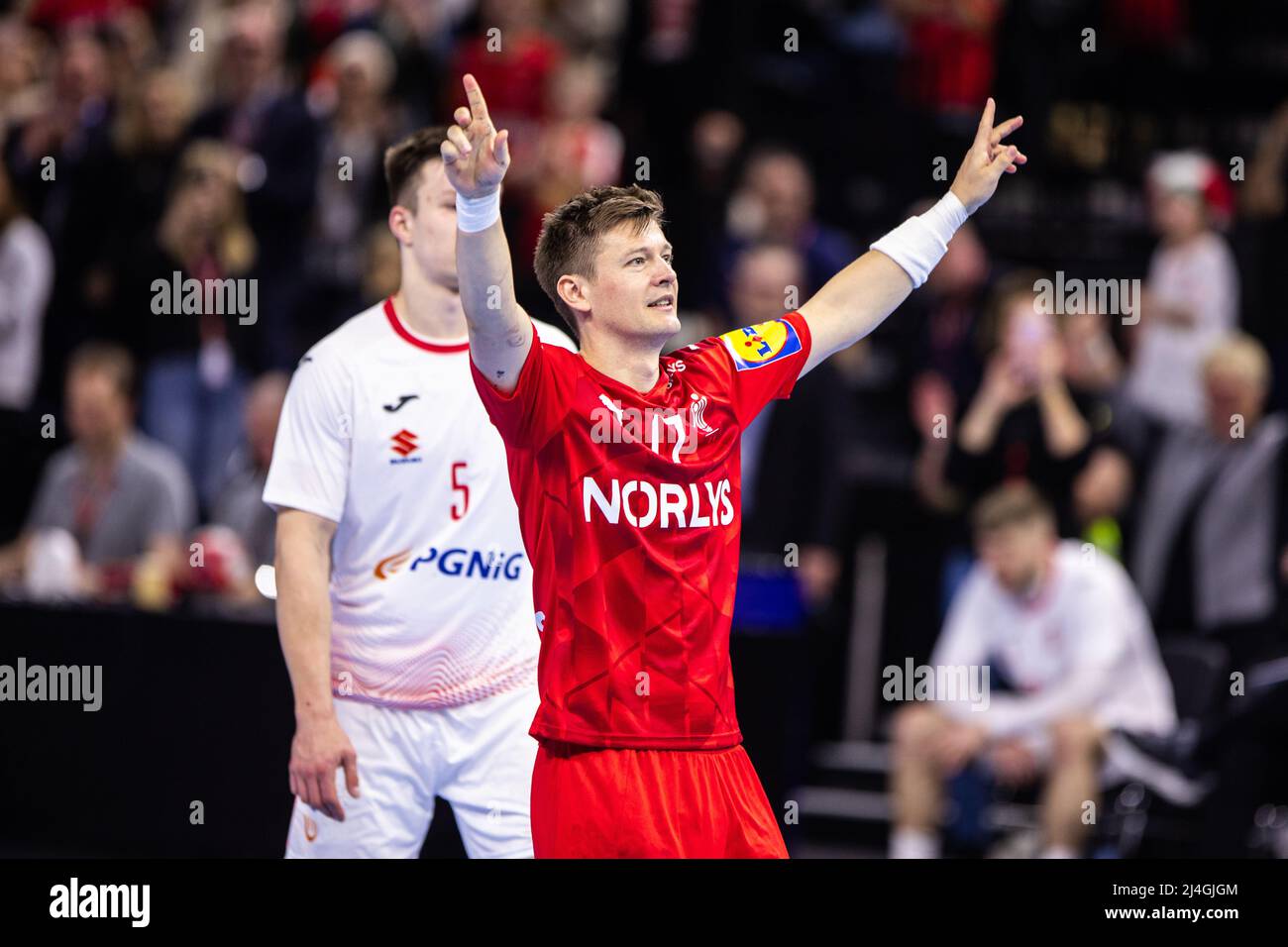 Copenhague, Danemark. 14th avril 2022. Lasse Svan (17) du Danemark est acclamé après son dernier match en maillot danois rouge après le match de handball entre le Danemark et la Pologne à la Royal Arena de Copenhague. (Crédit photo : Gonzales photo/Alamy Live News Banque D'Images