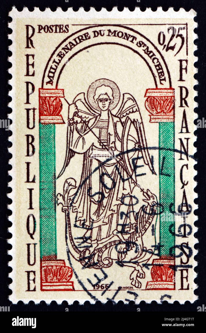 FRANCE - VERS 1966 : un timbre imprimé en France montre Saint-Michel laboure le Dragon, Millenium du Mont-Saint-Michel, Normandie, vers 1966 Banque D'Images