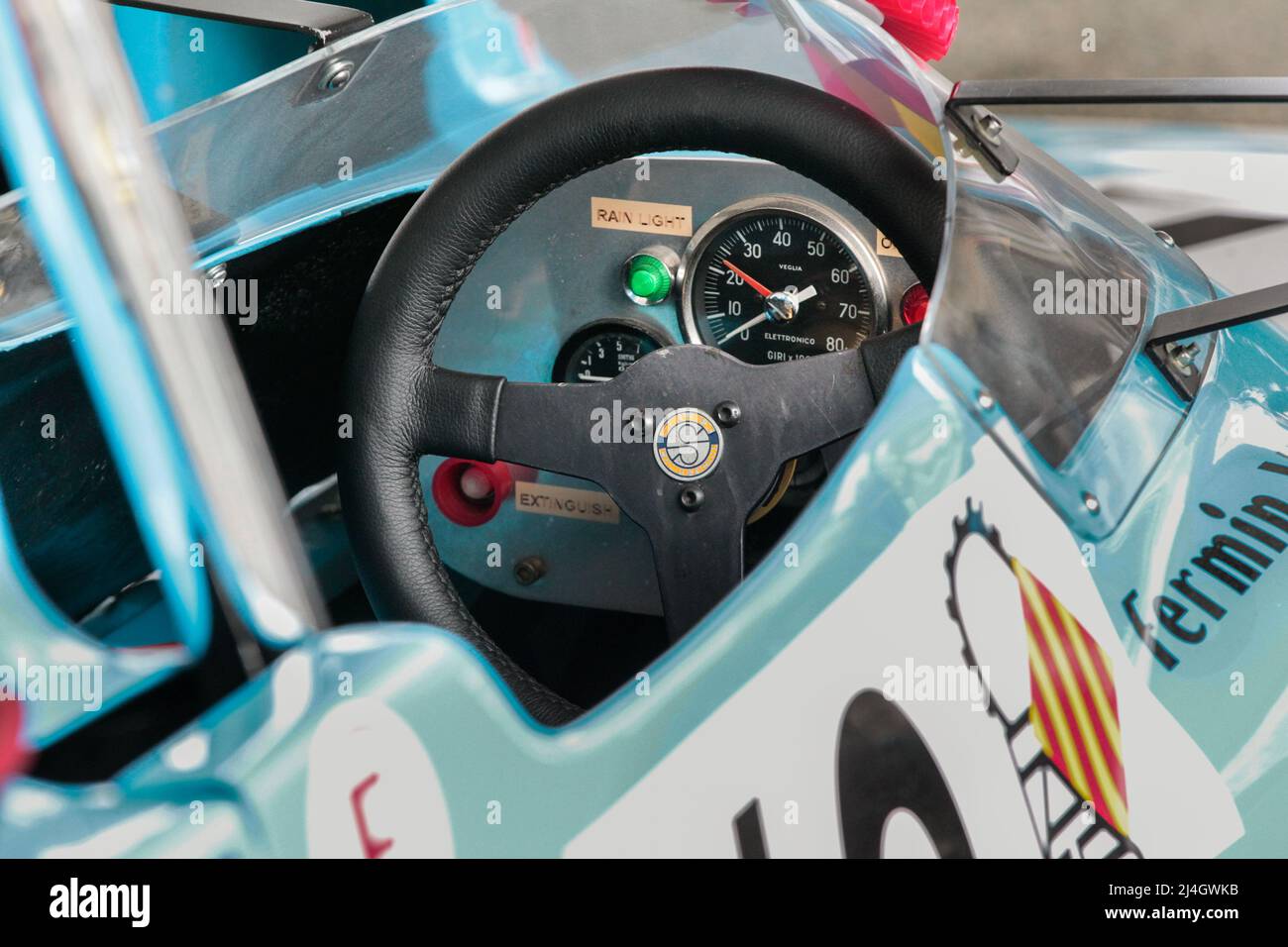 Cockpit de 1976 Selex ST5 voiture de course conduite par Fermin Velez qui a couru dans le championnat de Formule Siège 1430 en Espagne en 1970s, circuit de Catalogne Banque D'Images