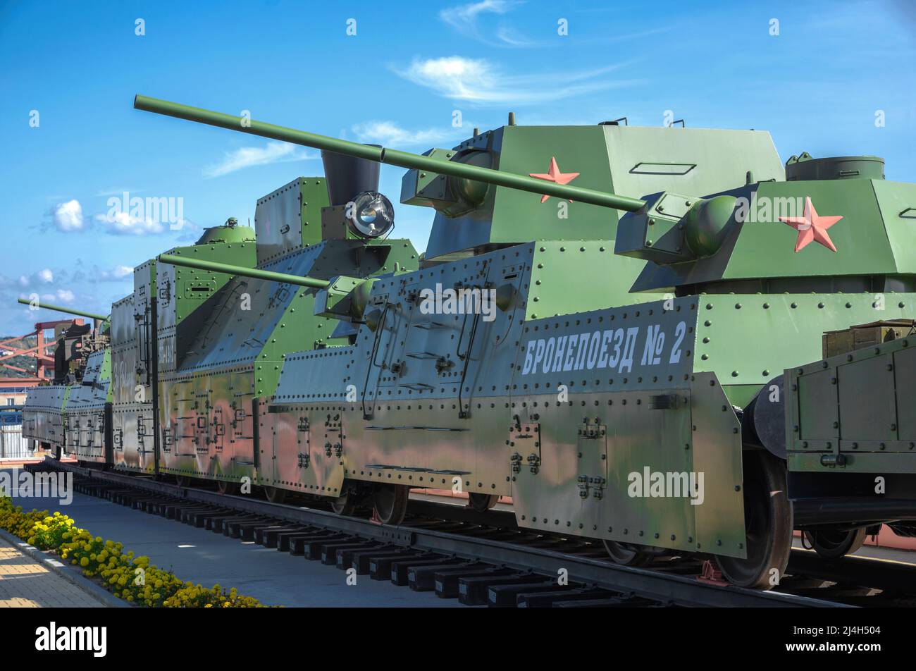KAMENSK-SHAKHTINSKY, RUSSIE - 04 OCTOBRE 2021 : une copie exacte du train blindé de la Grande Guerre patriotique, Parc Patriot. Kamensk-Shakhtinsky, Russ Banque D'Images
