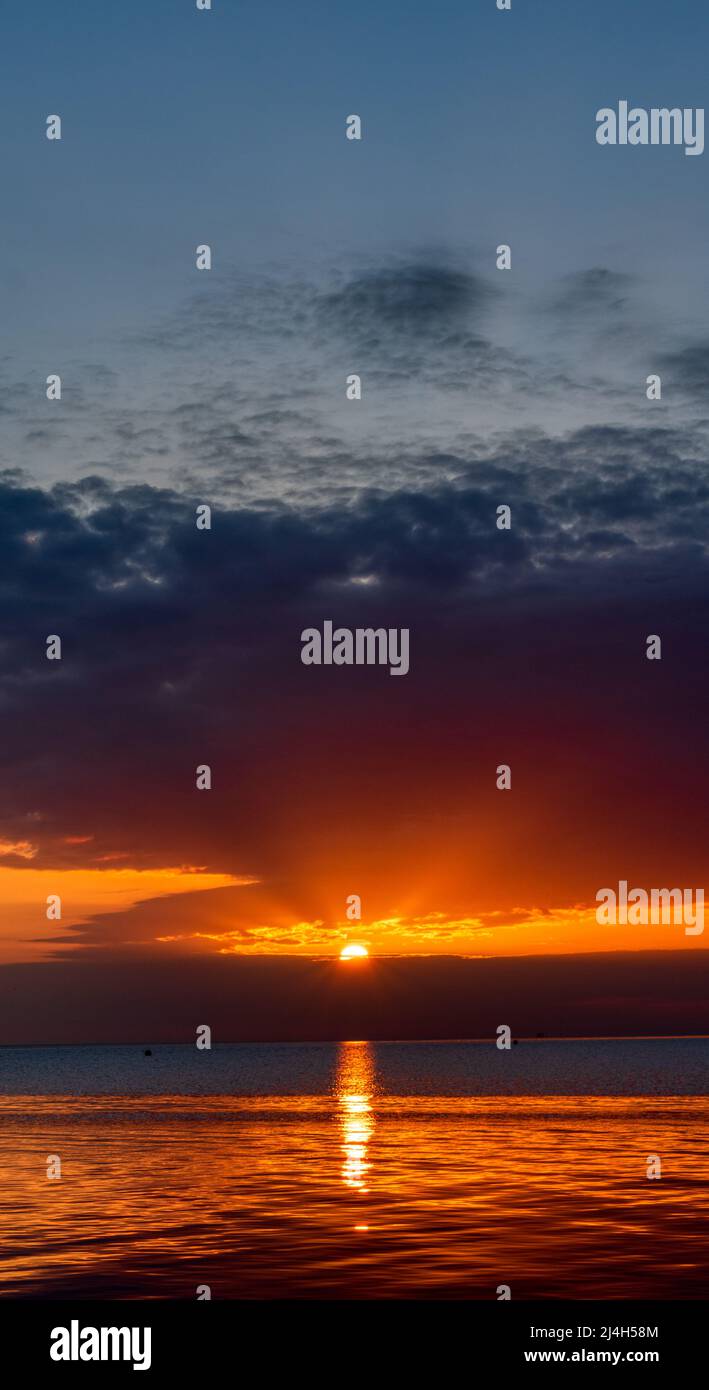 HERNE BAY : ciel spectaculaire au lever du soleil Banque D'Images
