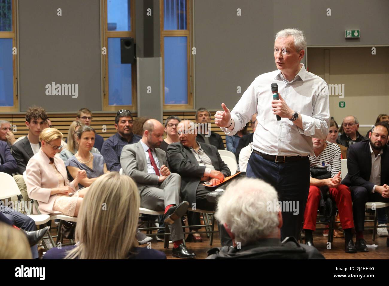 Réunion publique à Magland : Bruno le Maire, Ministre de l'énergie, des Finances et de la Relance. Magland. Haute-Savoie. France. 15.04.2022. Banque D'Images