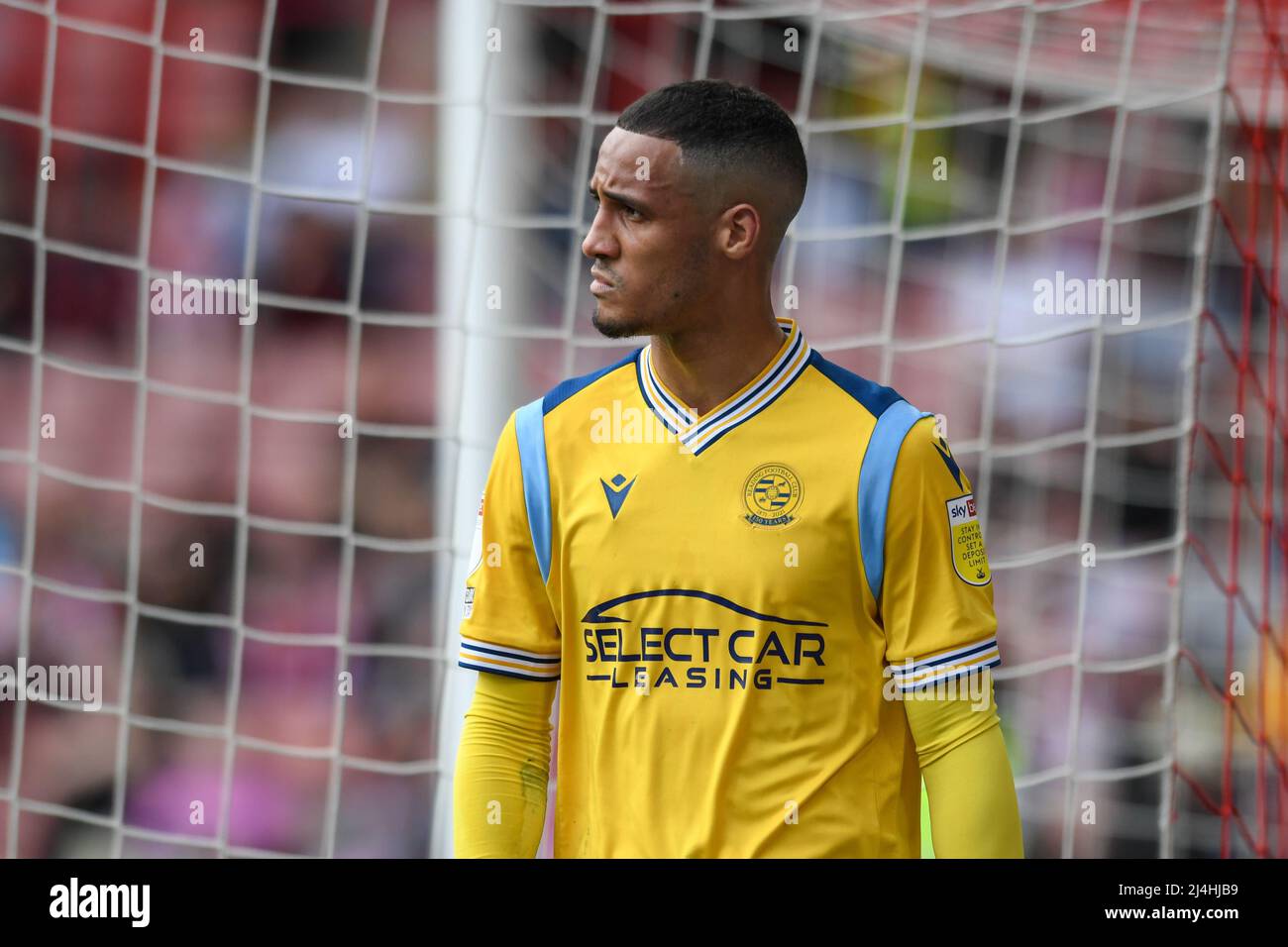 Sheffield, Royaume-Uni. 15th avril 2022. Tom Ince #9 de Reading quitte le terrain après avoir été remplacé à Sheffield, Royaume-Uni, le 4/15/2022. (Photo de Simon Whitehead/News Images/Sipa USA) crédit: SIPA USA/Alay Live News Banque D'Images