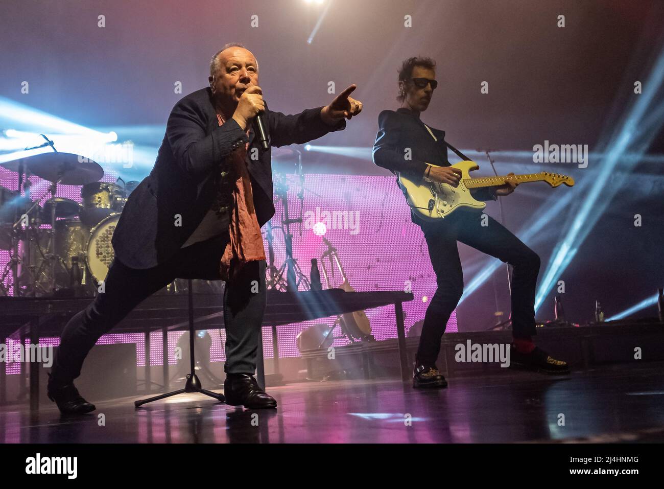 Hull, Royaume-Uni. 15th avril 2022. Les esprits simples se font jouer à la Bonus Arena dans le cadre de leur tournée anniversaire de 40 ans 2022. Crédit : Gary Stafford/Alay Live News Banque D'Images