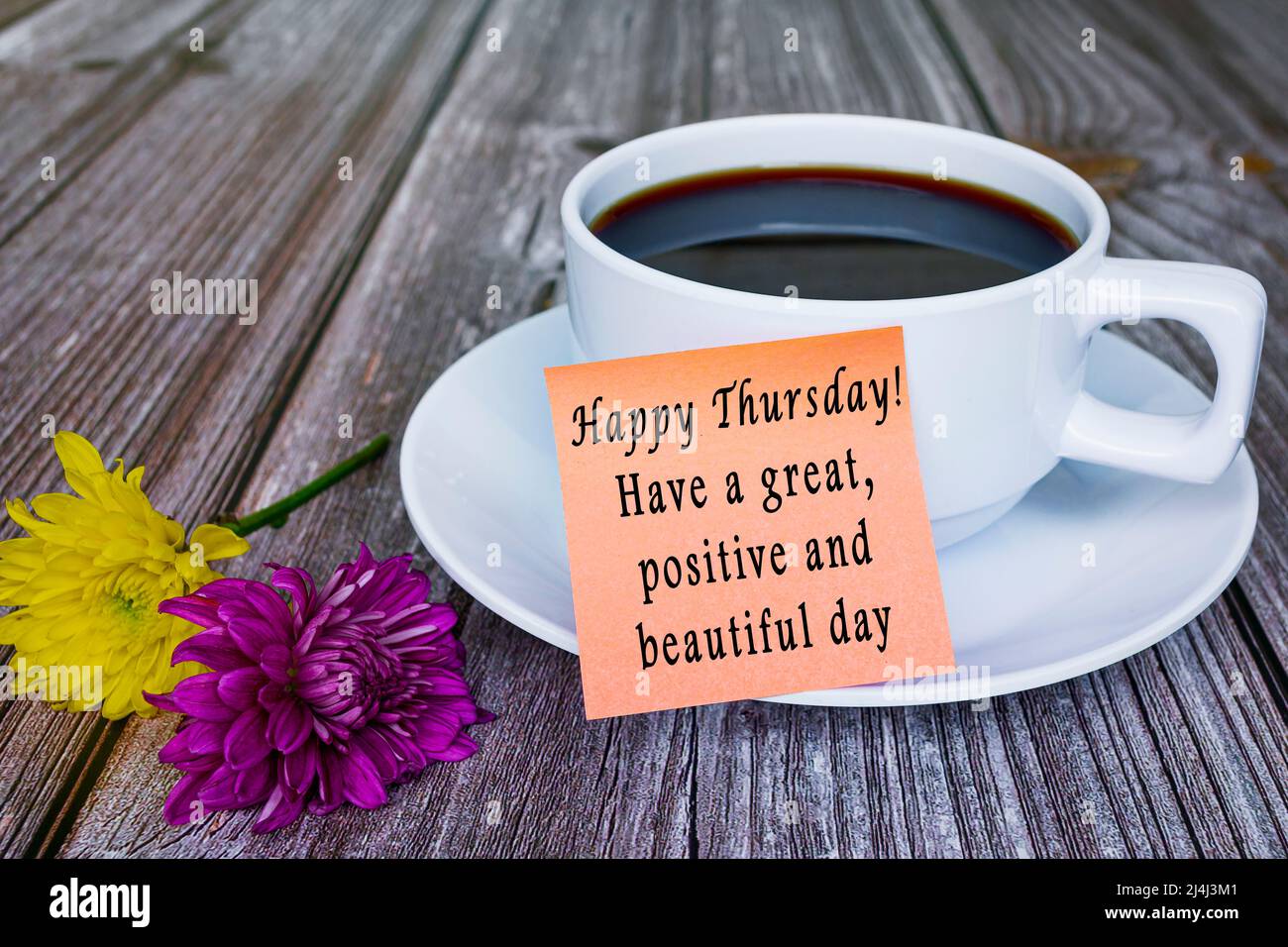Citation Motivationnelle Ecrite Sur Un Pense Bete Avec Une Tasse De Cafe Blanc Et Des Fleurs Sur Un Bureau En Bois Jeudi Heureux Bonne Journee Positive Et Belle Photo Stock Alamy Citation Motivationnelle Ecrite Sur Un Pense Bete Avec Une Tasse De Cafe Blanc Et Des Fleurs Sur Un Bureau En Bois Jeudi Heureux Bonne Journee Positive Et Belle Photo Stock Alamy