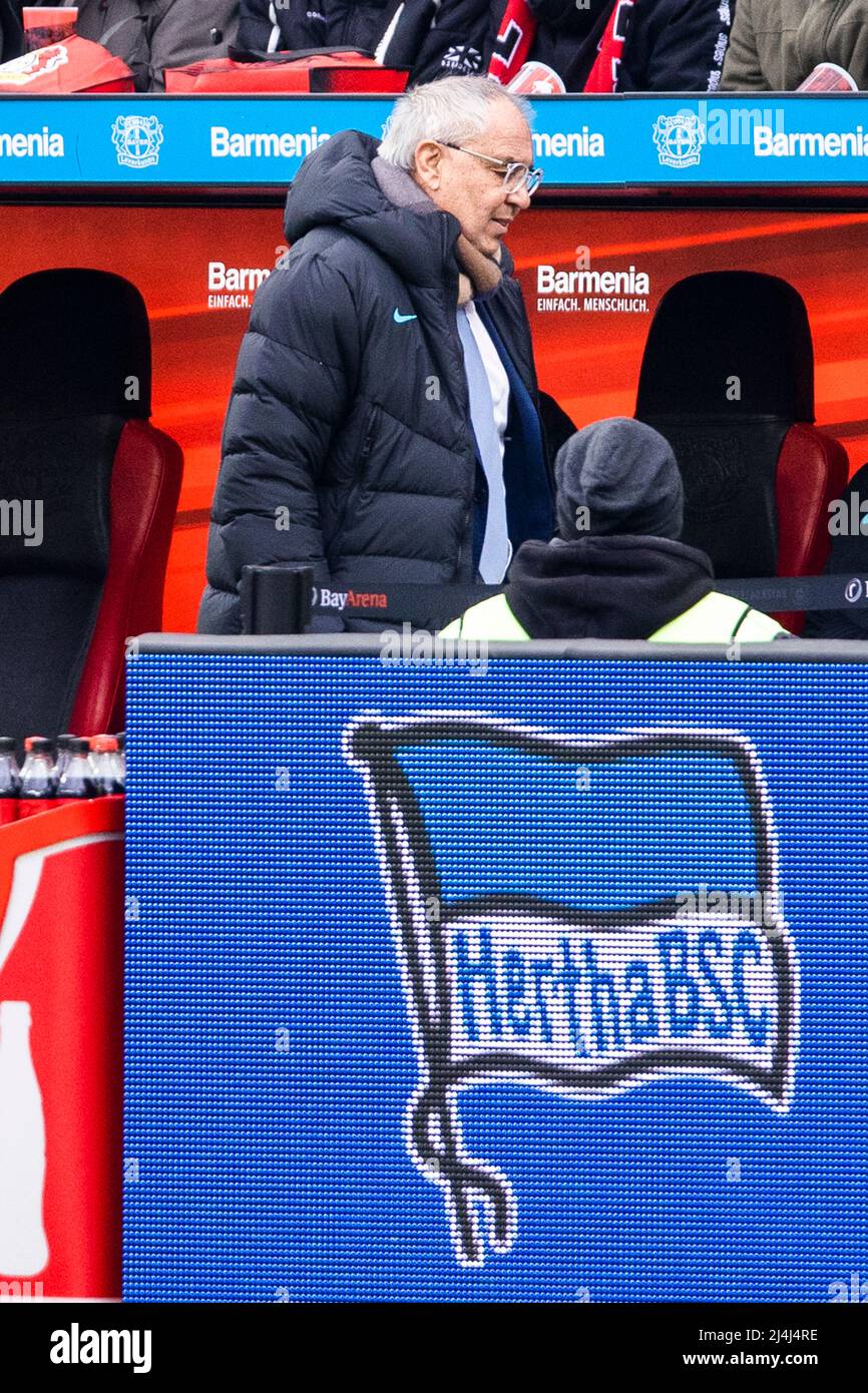 Leverkusen, BayArena, 02.04.22: Entraîneur Felix Magath (Berlin) nachdenklich im Spiel der 1.Bundesliga Bayer 04 Leverkusen vs Hertha BSC Berlin Foto: Banque D'Images
