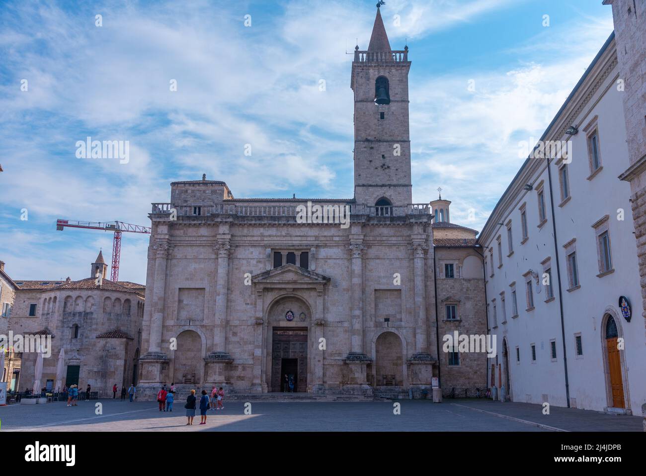 Cathédrale dans la ville italienne Ascoli Piceno. Banque D'Images