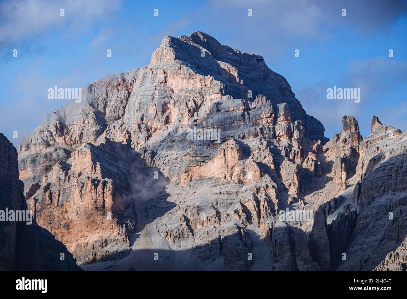 Le groupe tofane : l'une des montagnes les plus célèbres et spectaculaires des dolomites, près de la ville de Cortina d'Ampezzo - octobre 2021. Banque D'Images