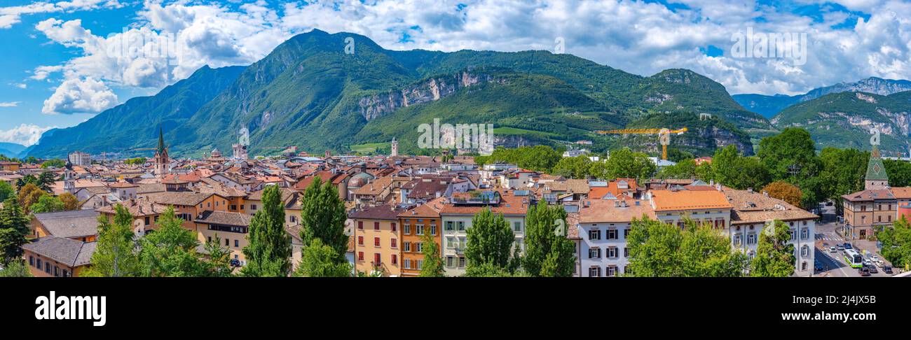 Vue aérienne de la vieille ville italienne de Trento Banque D'Images