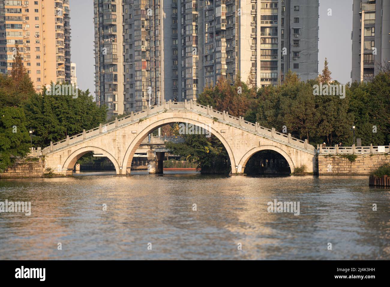 Un pont au-dessus du canal à Wenzhou, en Chine Banque D'Images