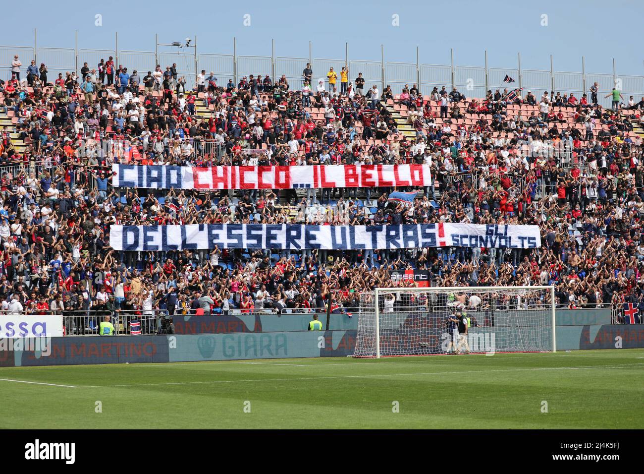 Fans de CAGLIARI CALCIO pendant la série Un match entre Cagliari Calcio et US Sassuolo à la Sardegna Arena le 16 avril 2022 à Cagliari, Italie. Banque D'Images