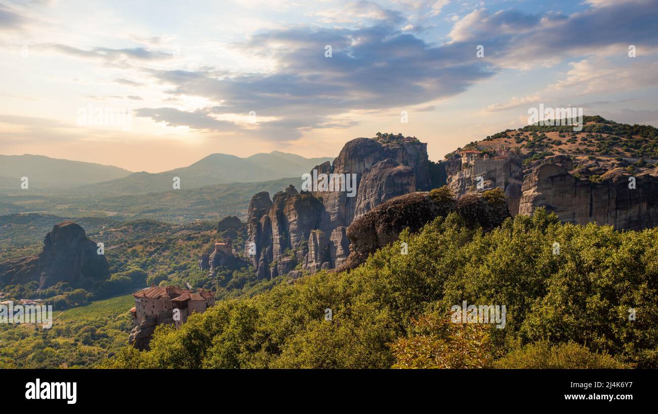 Belle vue panoramique sur le monastère de Meteora Kalambaka Grèce Banque D'Images
