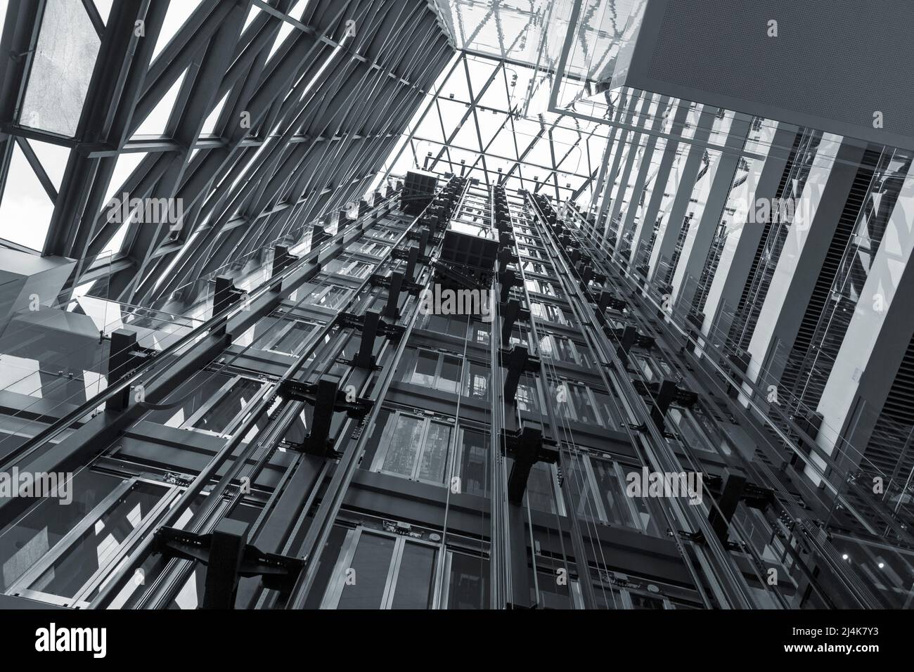 Arrière-plan moderne en acier et structure métallique abstraite, image noir et blanc à contraste élevé Banque D'Images