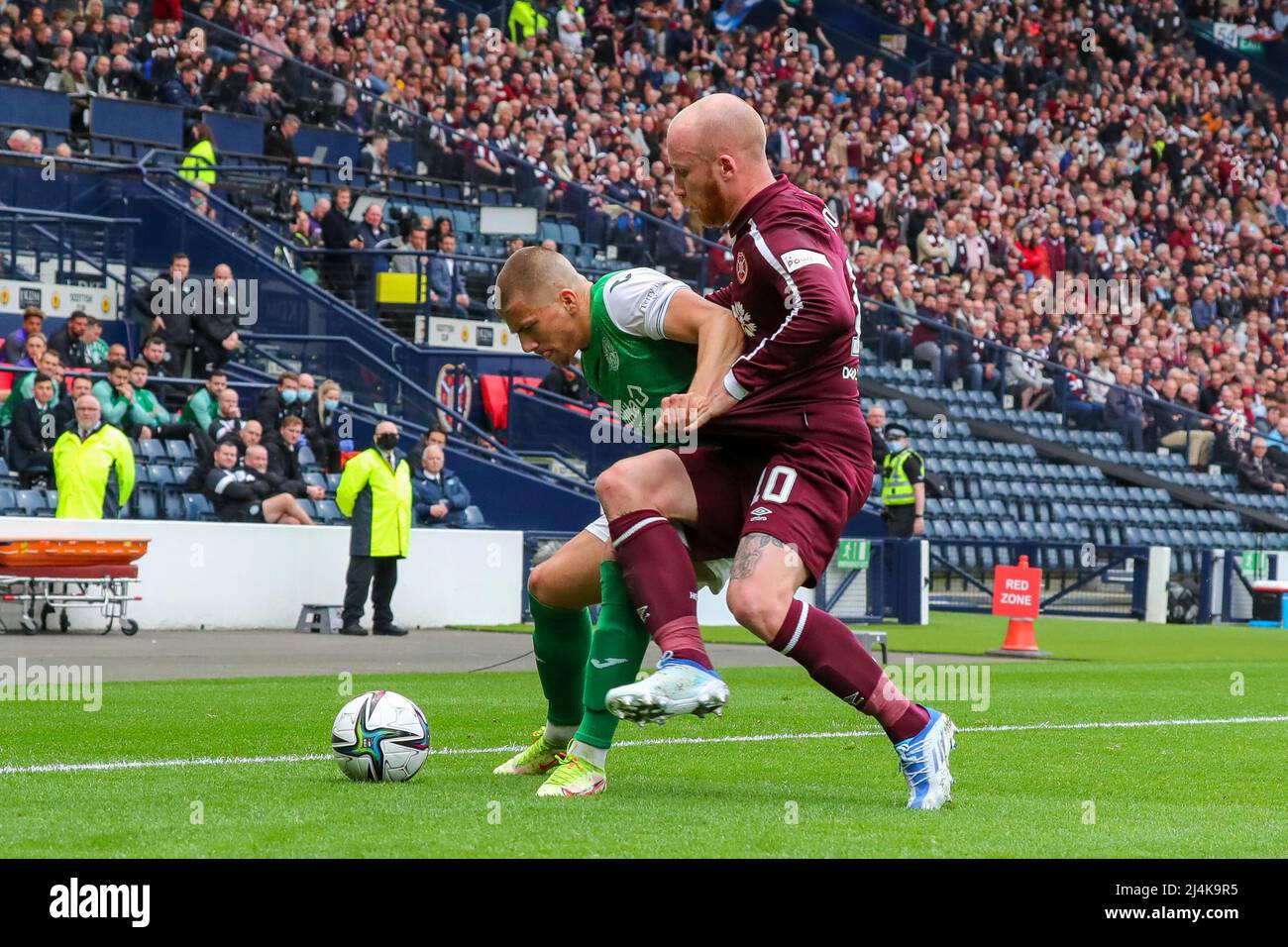 Glasgow, Royaume-Uni. 16th avril 2022. Les équipes du edinburgh derby de Hearts of Midlothian et Hibernian ont joué dans la demi-finale de la coupe écossaise William Hill à Hampden Park, Glasgow, Écosse, Royaume-Uni. Crédit : Findlay/Alay Live News Banque D'Images