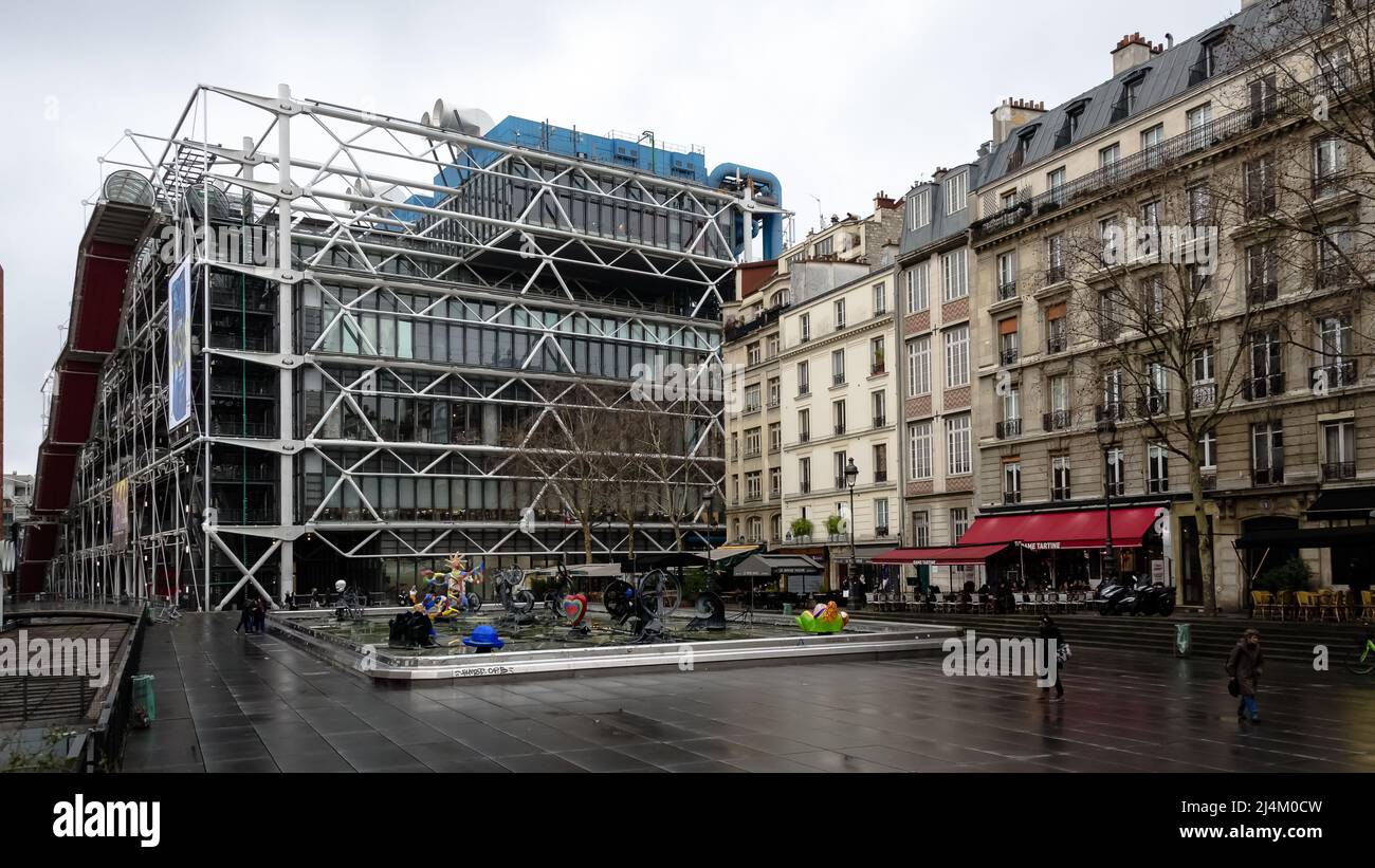 Détail architectural de la place Pompidou dans le quartier Beaubourg du 4th arrondissement de Paris Banque D'Images