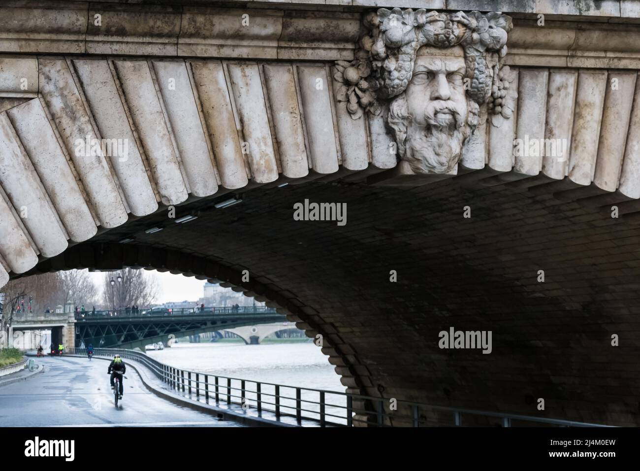 Détail architectural du Pont notre-Dame (pont notre-Dame), un pont qui traverse la Seine et l'un des plus anciens ponts de la ville Banque D'Images