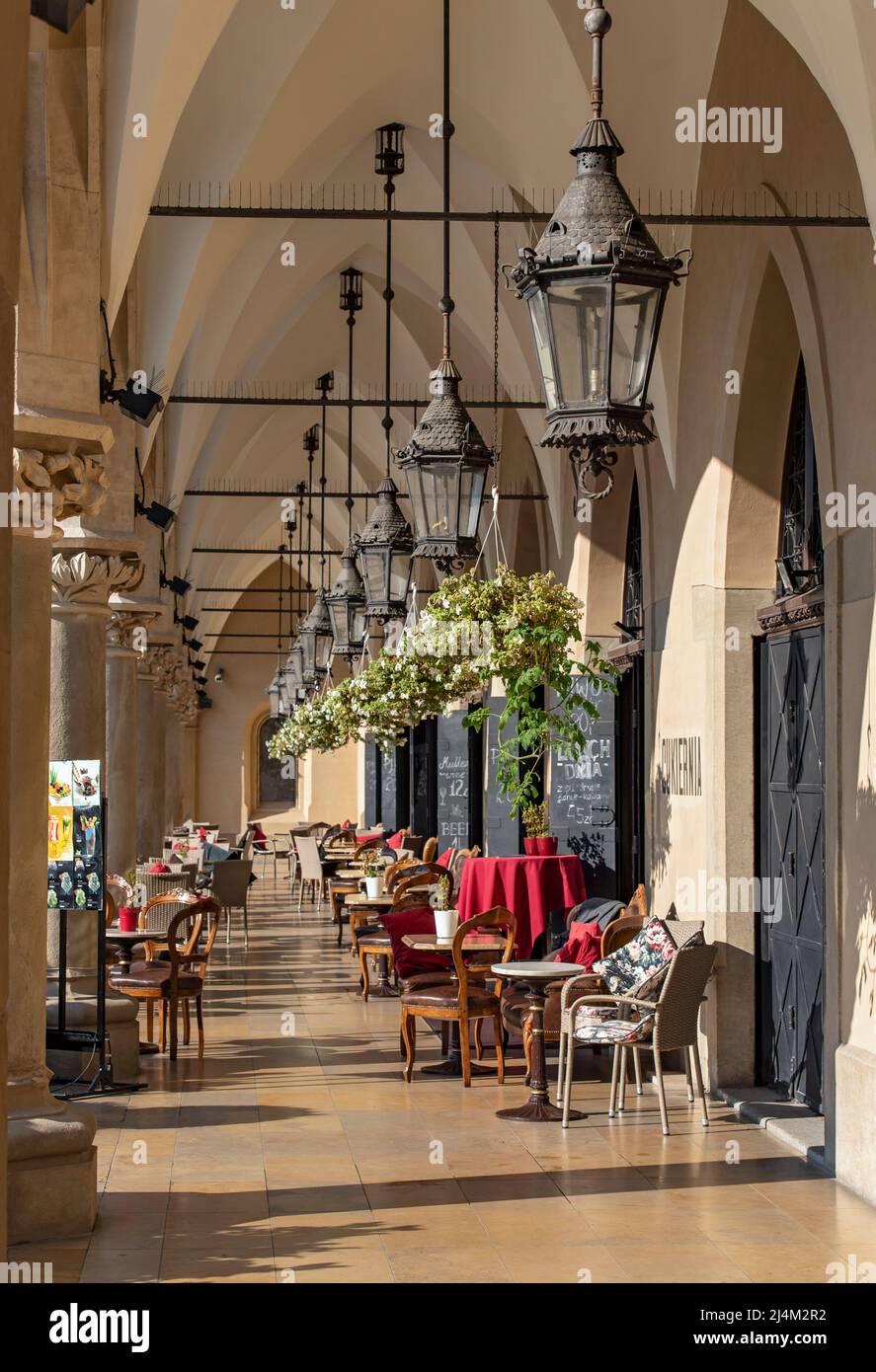 Arcades de Sukiennice Cloth Hall, place principale, Rynek Glowny, Cracovie, Pologne Banque D'Images