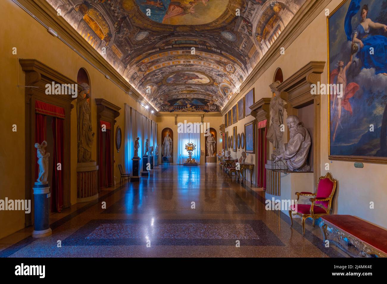 Bologne, Italie, 21 septembre 2021: Chambre au Palazzo Comunale dans la ville italienne de Bologne. Banque D'Images