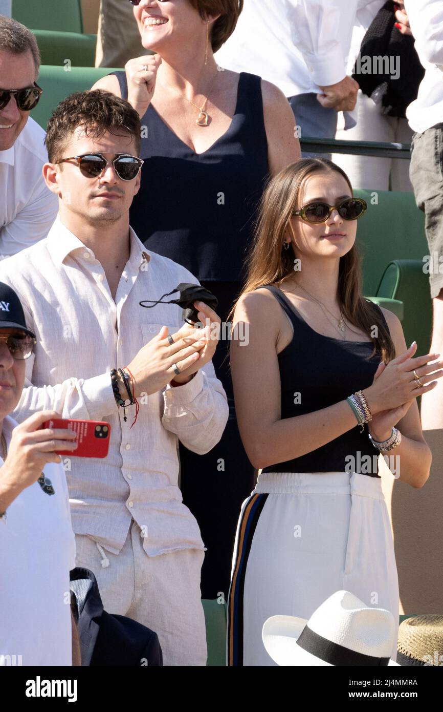 Monte Carlo, Monaco. 16th avril 2022. Charles Leclerc pose avec sa petite amie Charlotte sine au Monaco Rolex Masters à Monte Carlo, le 16 avril 2022. Photo de David Niviere/ABACAPRESS.COM crédit: Abaca Press/Alay Live News Banque D'Images