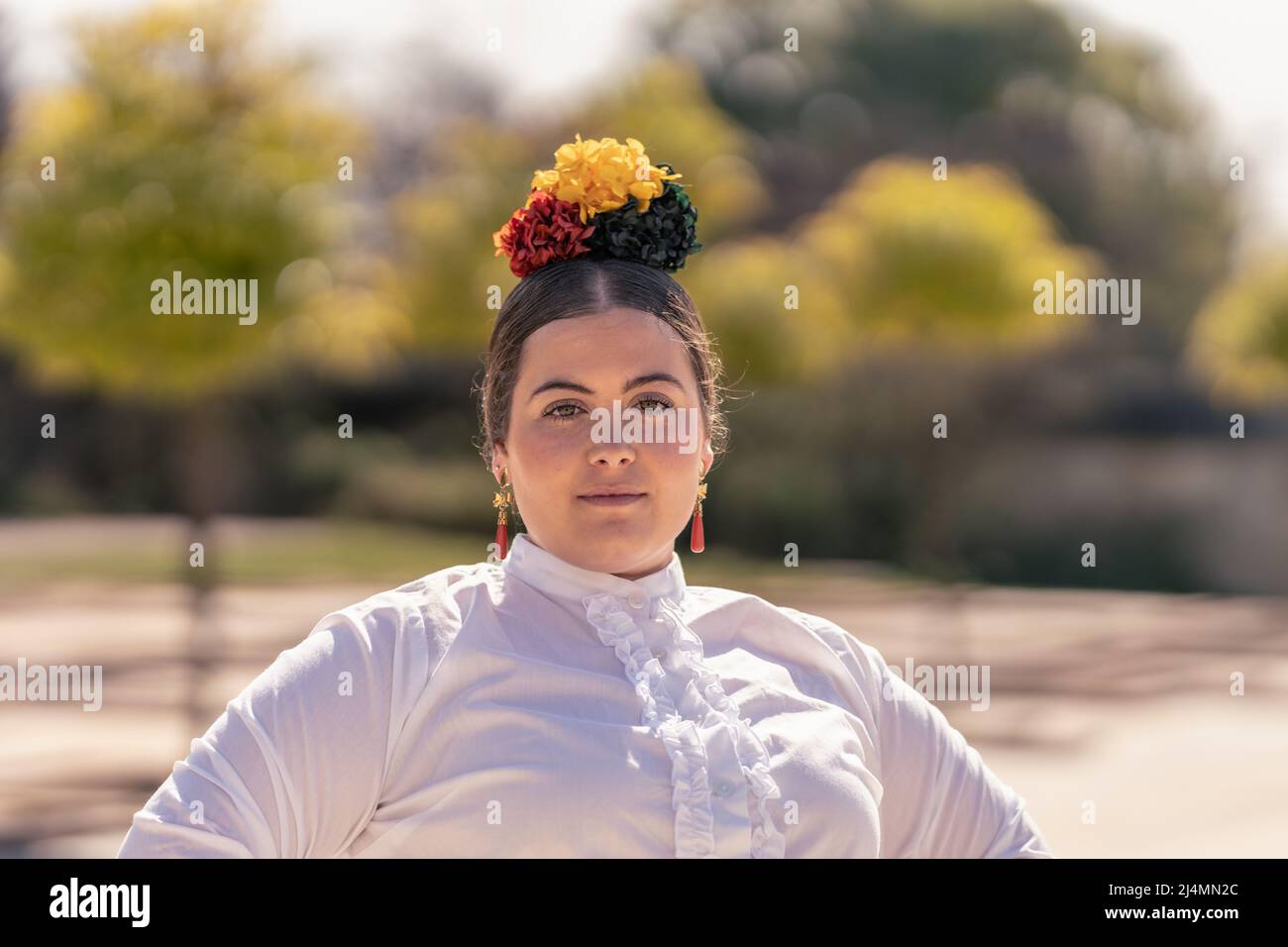 portrait d'un jeune danseur de flamenco avec un arrière-plan défocasé Banque D'Images