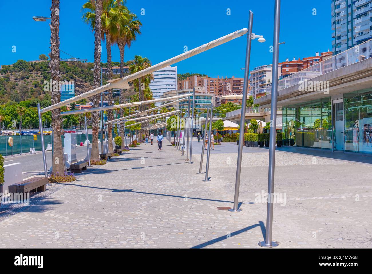 Malaga, Espagne, 24 mai 2021 : restaurants en bord de mer au port de Malaga, Espagne Banque D'Images