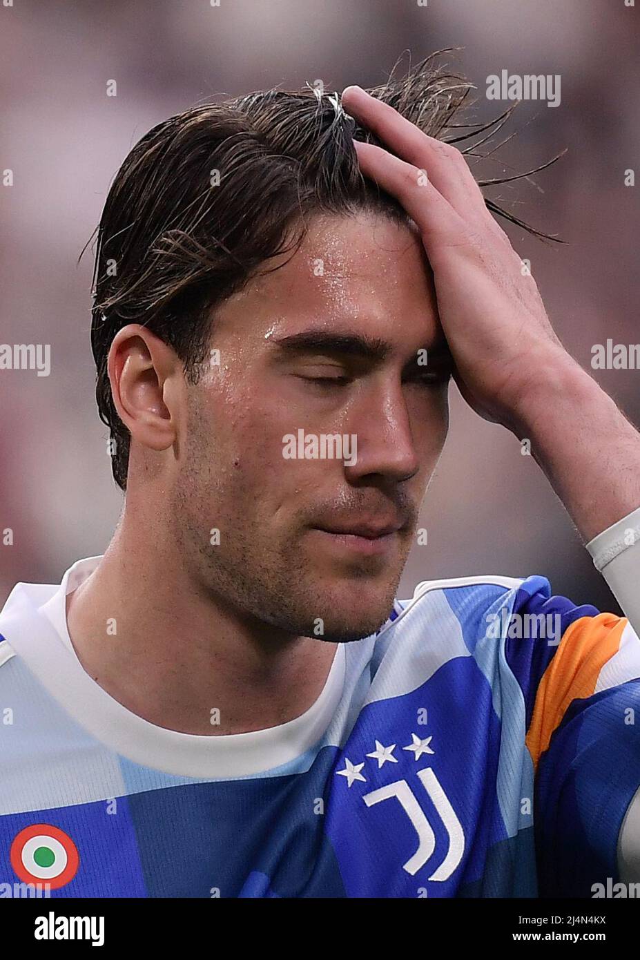 Turin, Italie. 16th avril 2022. Dusan Vlahovic du FC Juventus réagit lors d'un match de football de série Entre le FC Juventus et Bologne à Turin, en Italie, le 16 avril 2022. Credit: Federico Tardito/Xinhua/Alamy Live News Banque D'Images