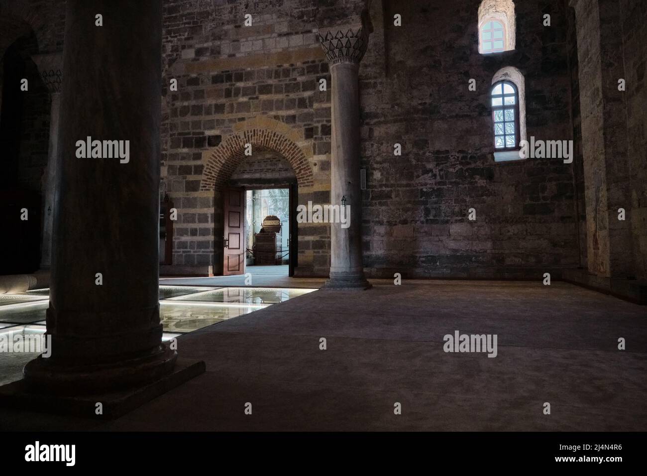 À l'intérieur de la mosquée sainte-sophie à Trabzon, Turquie. Sa porte d'entrée. Banque D'Images