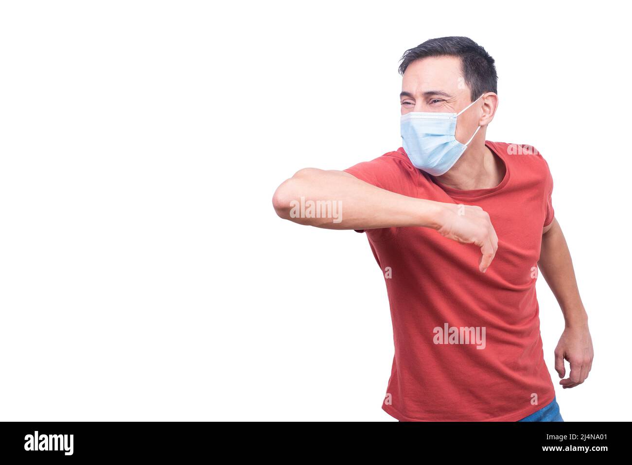 Homme positif dans un masque médical faisant une bosse de coude Banque D'Images